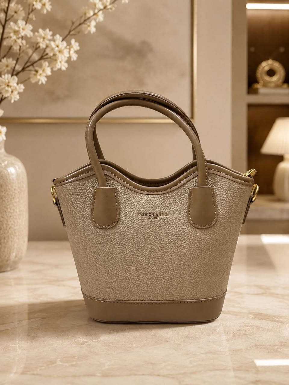 👜✨ حقائب نسائية بقمة الرقي والأناقة ✨👜
تصميم أنيق، جودة عالية، وجلد روعة يضيف لمسة فخامة لإطلالتكِ 🤎
💰 السعر: 15,000 دينار فقط�🚚 تتوفر خدمة التوصيل إلى جميع المحافظات
📩 للاستفسار والطلب، التواصل على الخاص أو عبر الواتساب *********** لا تفوتي الفرصة واحصلي على حقيبتكِ المميزة الآن! 🤍
