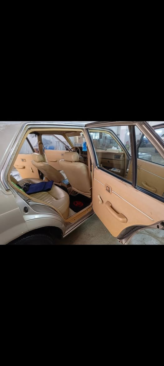 سلام عليكم من رخصة الادمن للبيع كرونة موديل 82 مسجلة بلادية رقم نينوى مشروع وطني شرط التحويل موجودة بغداد السعر 50 ورقة ت  ***********
