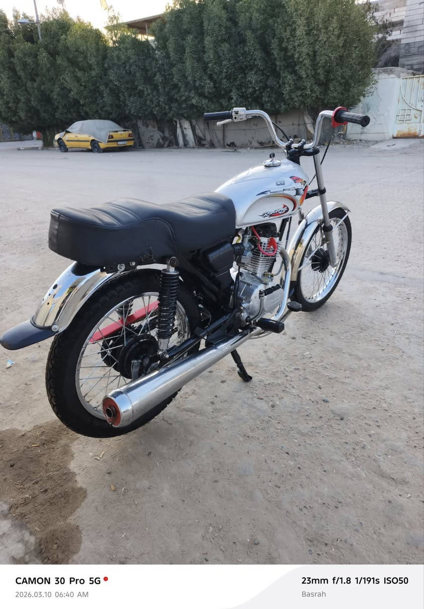 سلام عليكم دراجه البيع محرك سيجي نامه
شاصي نامه دراجه دوات تعمير جديد ماصله فترا وتركه 
سعر ٦٢٥ ومكاني البصرة زبير ***********
