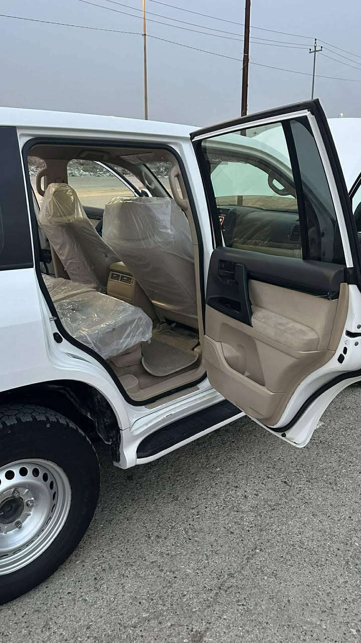 سلام عليكم 
لاندكروز 2013 
رقم سليمانيه سنويه جديده 
كفاله عامه من الضربه وشخط 
كير مكينه وكاله
ادامه كامله منضومه بانزين 
السياره فول عميه بدون مواصفات 
385 او بيها مجال 
حله حي البكرلي 
***********
