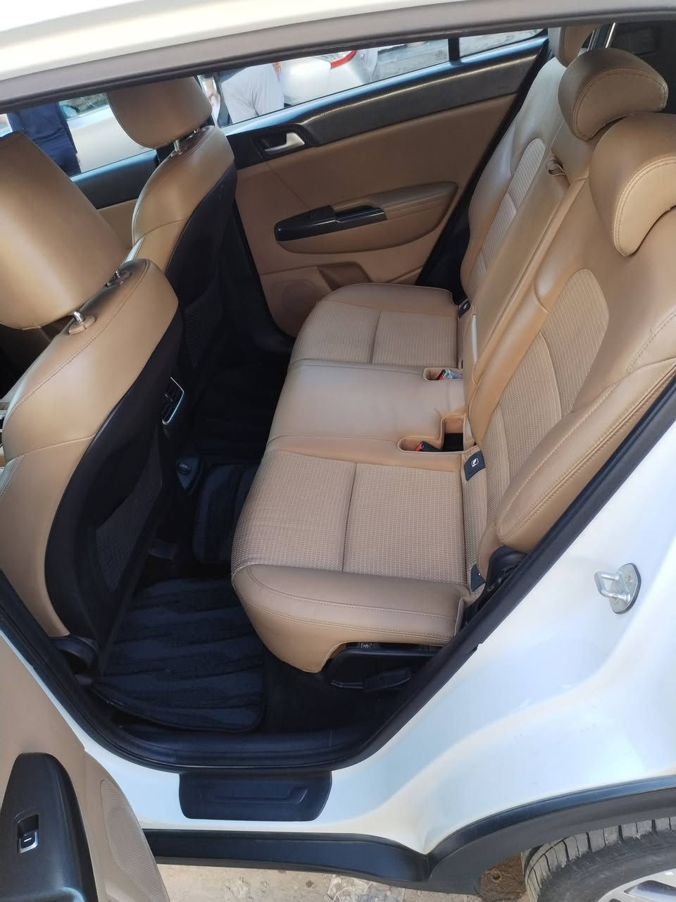 السلام عليكم
سبورتج ٢٠١٩خليجي ماشيه ٥٦ حقيقي عل الفحص مواصفات تحكمات جهتين مري كهرباء َمحرك ٢٠٠٠ دوش انضمه قياده كير ومحرك وصدر كله عل الشركه كلشي ممفتوح بيه حته فيت بم عل الشركه سياره جديده وناعمه بالمشي بيه رصعات خفيفه ثلات مكانات السونر منشور سعره ١٩٨ مكانه السيديه تلفون ***********
