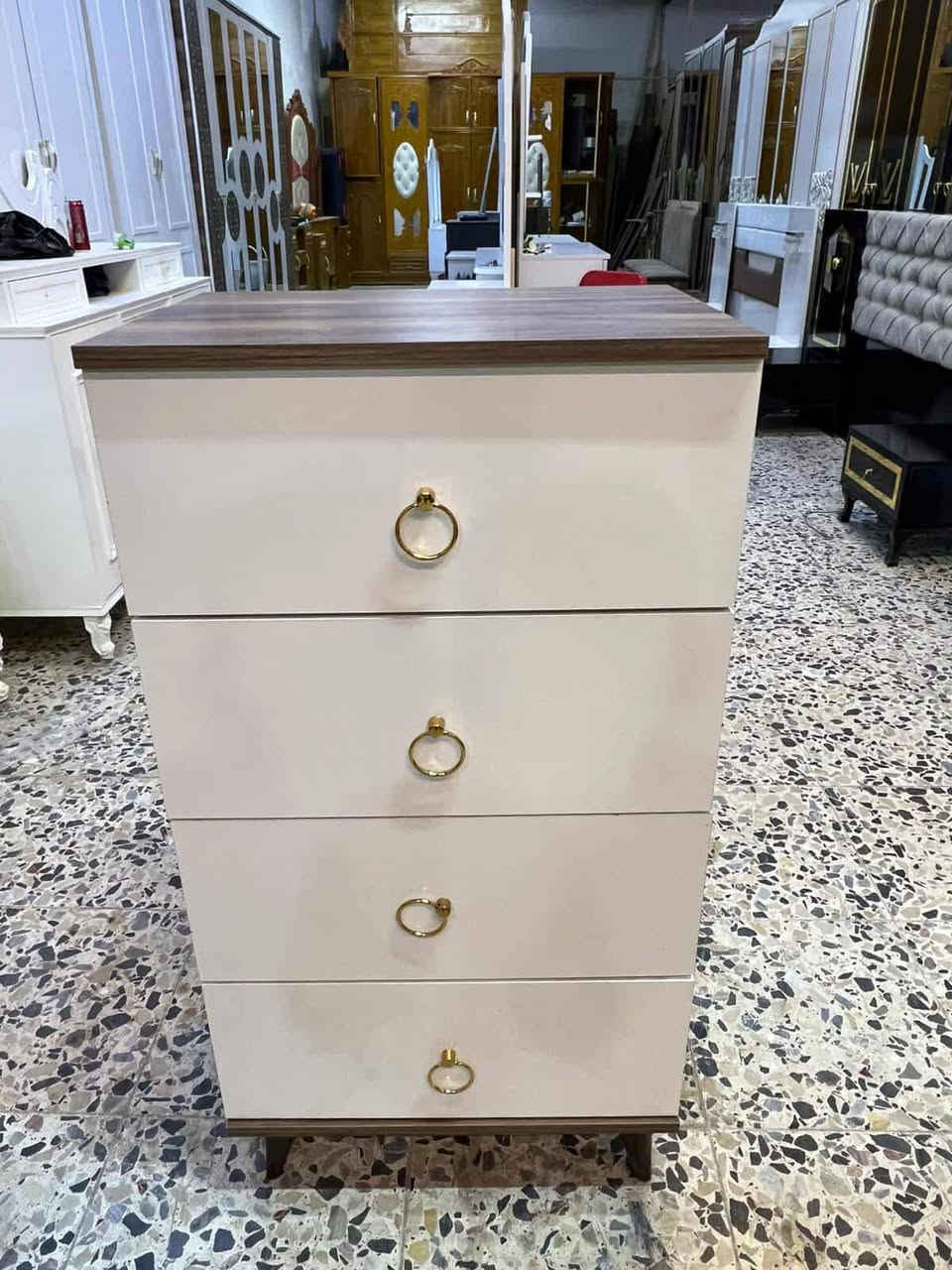 غرفه تركيه مستخدمه 9قطع نظافته 90/💯نظام ابواب برغي جوي حديد قماش وتر بروف اصلي السرير مخزن جك شازلون مخزن السعر 700وبيه مجال مع شد ونقل داخل بغداد مجانا


**إذا كنت صاحب هذا الإعلان وتريد حذفه لأي سبب، رجاءا أرسل رسالة إلى الدعم الفني**