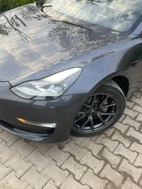 Tesla model 3 dual motor long range  450 حصان  من 0-100 4.4 ثواني   او...
