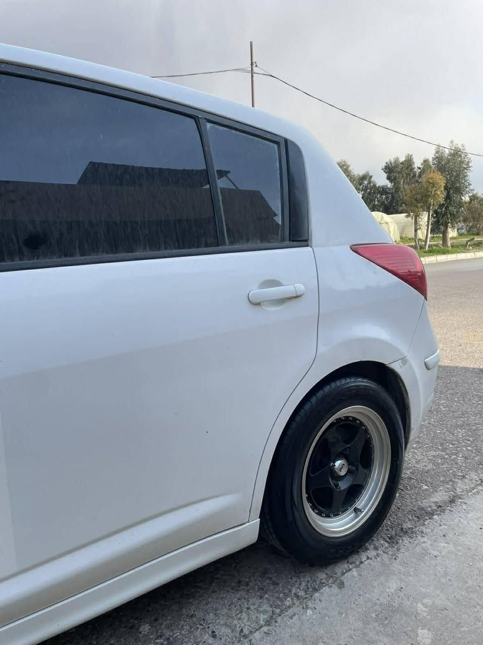 بسم الله الرحمن الرحيم ♥️🌹نيسان تيدا 2011 فول بەس سلايت نيه گێرومەکینەی بەشەرت مەکینە 20 بەناو کردن بە شەرتە 2بارچە و نیو سبوخ 2چاملخی بێشەوە لەگەل نیو سندوق تایە و ویلی نوێ و گەنجانە بەس تایەو ویلەکانی باس 3گەلایە تکایە گەر موشتەری نیت بێزارمان مەکە///*********** أربيل, العراق
