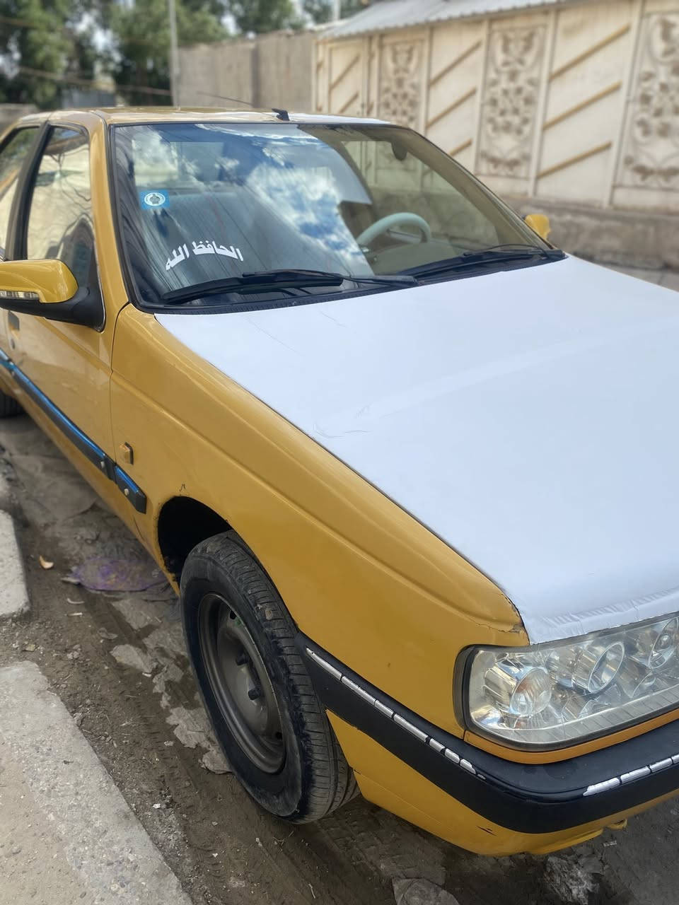 سلام عليكم بيجو لميس 405موديل 2015 رقم بغداد  نكليزي بسمي مصفره هيئه وغرامات سياره حلوه ونضيفه مكان بغداد حي جهاد سعر33وبيه مجال هاتف ***********
