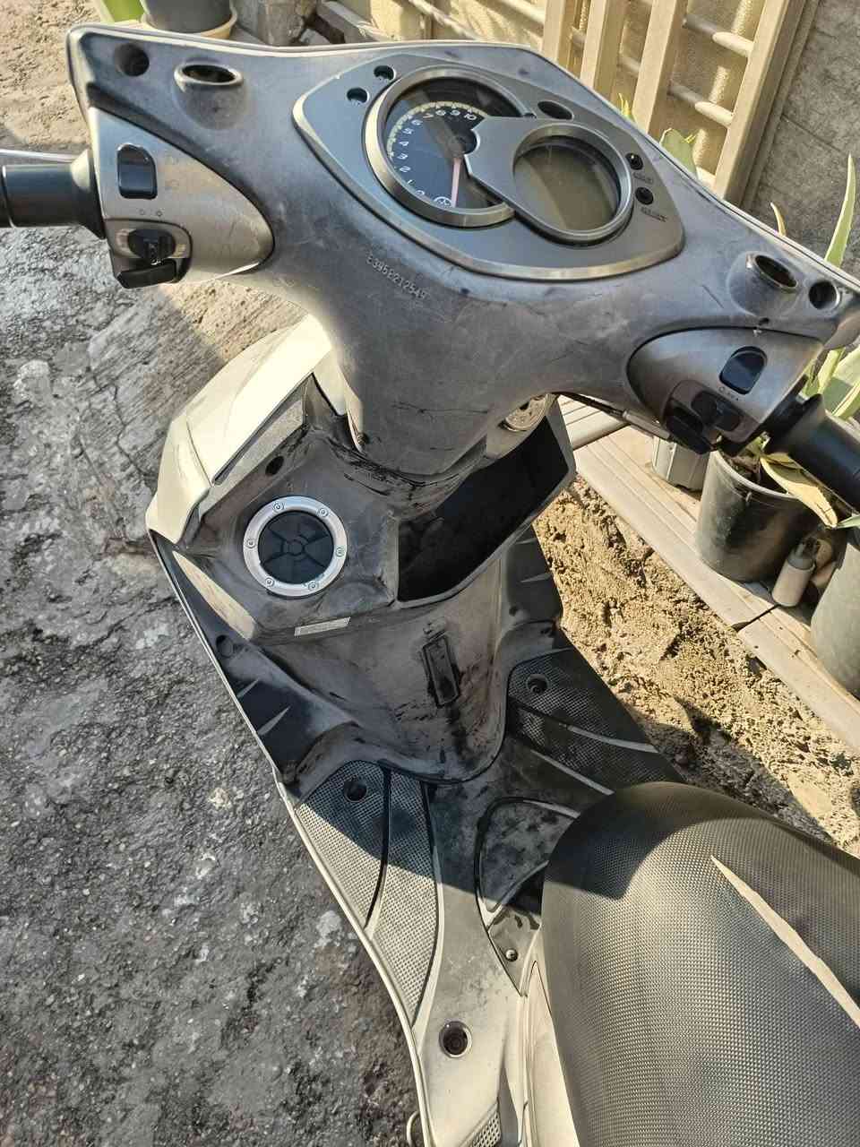 السلام عليكم دراجة سكنس فحل نوزل  دراجة مال رمبة مكفولة كفالة عامة محرك بلادي ممفتوح على وضع الشركة كله بلادية اي نقص مابيه انكر سلف وطلع السعر 900 وبيه مجال العنوان بغداد رقمي ***********.....
