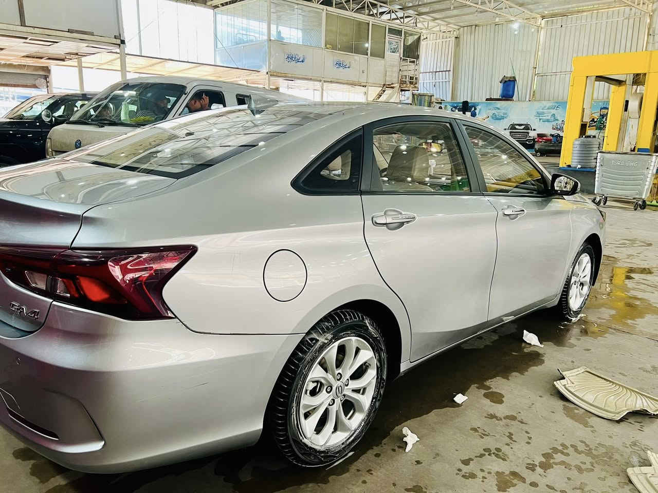 السعر 115 ورقه وبيها مجال مكفوله مداخله لا صيانه ولا تبديل كير محرك وحداديه وكهربائيات كلهن وكاله ***********
النوع : GAC GA4
الموديل : 2024. (خليجي ) .
المحرك : 1.5 تنفس طبيعي شلعه فول 
العداد : 55 الف قابل للزياده 
الارقام : اربيل بأسم الشركةATB

🔅أهم المواصفات للسيارة
* ‫دخول ذكي (بصمة)‬ فول 
جنطه بصمه 
ابواب بصمه 
* ‫نظام ملاحة ‬
* ‫شاشة ترفيه قياس 8 بوصة ‬
*قطعتين تبريد 5 مقاعد 
* ‫كاميرا خلفية +حساسات
*لايت led 
*بك لايت led
*مقاعد جلد ابيض
*نظام صوتي trumpchi
*ويل كب كروم حجم 16
*فول تحكم ستيرن مودات اوامر صوتية كروس سرعة
* ‫تطبيق CarLife لربط الهاتف بالسيارة‬
* ‫عجلة قيادة متعددة الوظائف ومغطاة بجلد ‬
* ‫تحكم بالمقاعد الأمامية يدوياً للحصول على 4 وضعيات ‬
* ‫ECO Mode لتقليل استهلاك الوقود‬

‫أنظمة السلامة والأمان‬
‫تحتوي  سيارة GAC GA4 2024  على عدة مزايا للسلامة ومن أهمها:‬
* ‫فرامل مانعة للانزلاق (ABS)‬
* ‫نظام توزيع قوة الفرملة إلكترونياً (EBD)‬
* ‫ نظام الثبات الإلكتروني (ESP)‬
* ‫نظام الفرامل الهيدروليكي (HBA)‬
* ‫نظام المساعدة في صعود المرتفعات (HAC) ‬
* ‫التحكّم في النزول من التل (HDC)‬
* ‫نظام مراقبة ضغط الهواء في الإطارات (TPMS)‬
