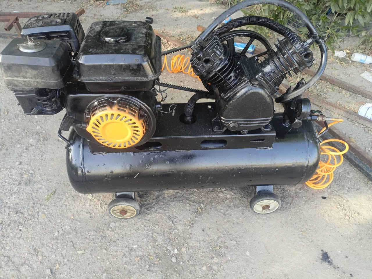 السلام عليكم كمبريسر هوه حجم وسط كامل وجاهز مولد بانزين مو كهرباء. شرط الفحص   العنوان بصره قبله حي جامعه  السعر ١٧٥  نضيف وكامل


**إذا كنت صاحب هذا الإعلان وتريد حذفه لأي سبب، رجاءا أرسل رسالة إلى الدعم الفني**