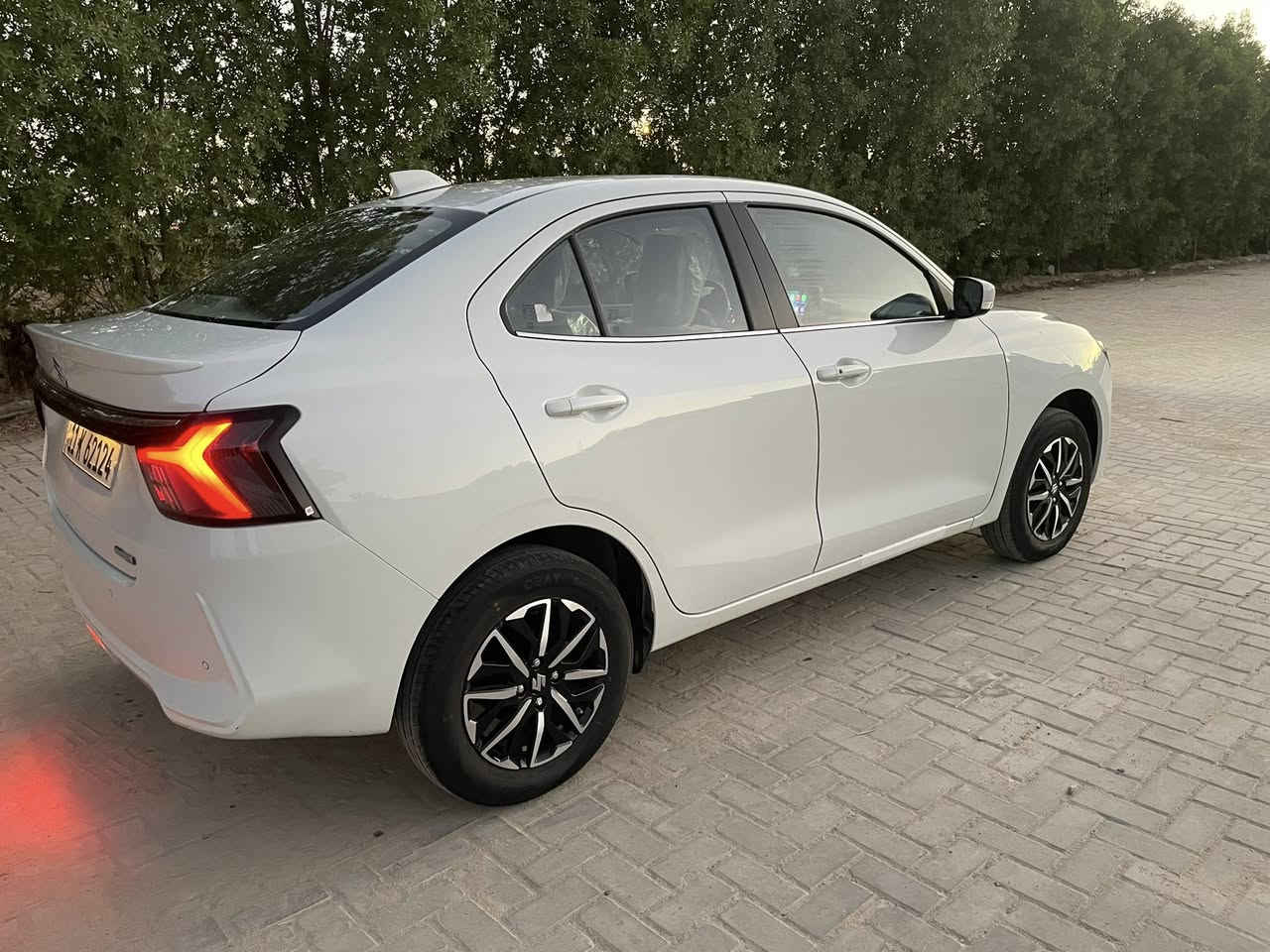 السلام عليكم
2026 سوزوكي دزاير هايبرد  خليجي ماشية 6 فقط مكفولة من كل شي يابانية 
باسمي حرة تحويل ثاني يوم

ضمان 3 سنوات او 100 الف كيلو
المواصفات
بصمة 
مري شفط
اشاير بالمري
تبريد قطعتين
لايتات امامي خلفي بروجكتر LED
شاشة جبيرة 
كامرة
كار بلي و اندرويد اوتو وايرلس
السيارة تبريدها قوي و جدا اقتصادية بالبانزين 
باسمي حرة تحويل ثاني يوم
المكان بغداد الغزالية 
رقمي ***********
السعر 120 و بيها مجال
