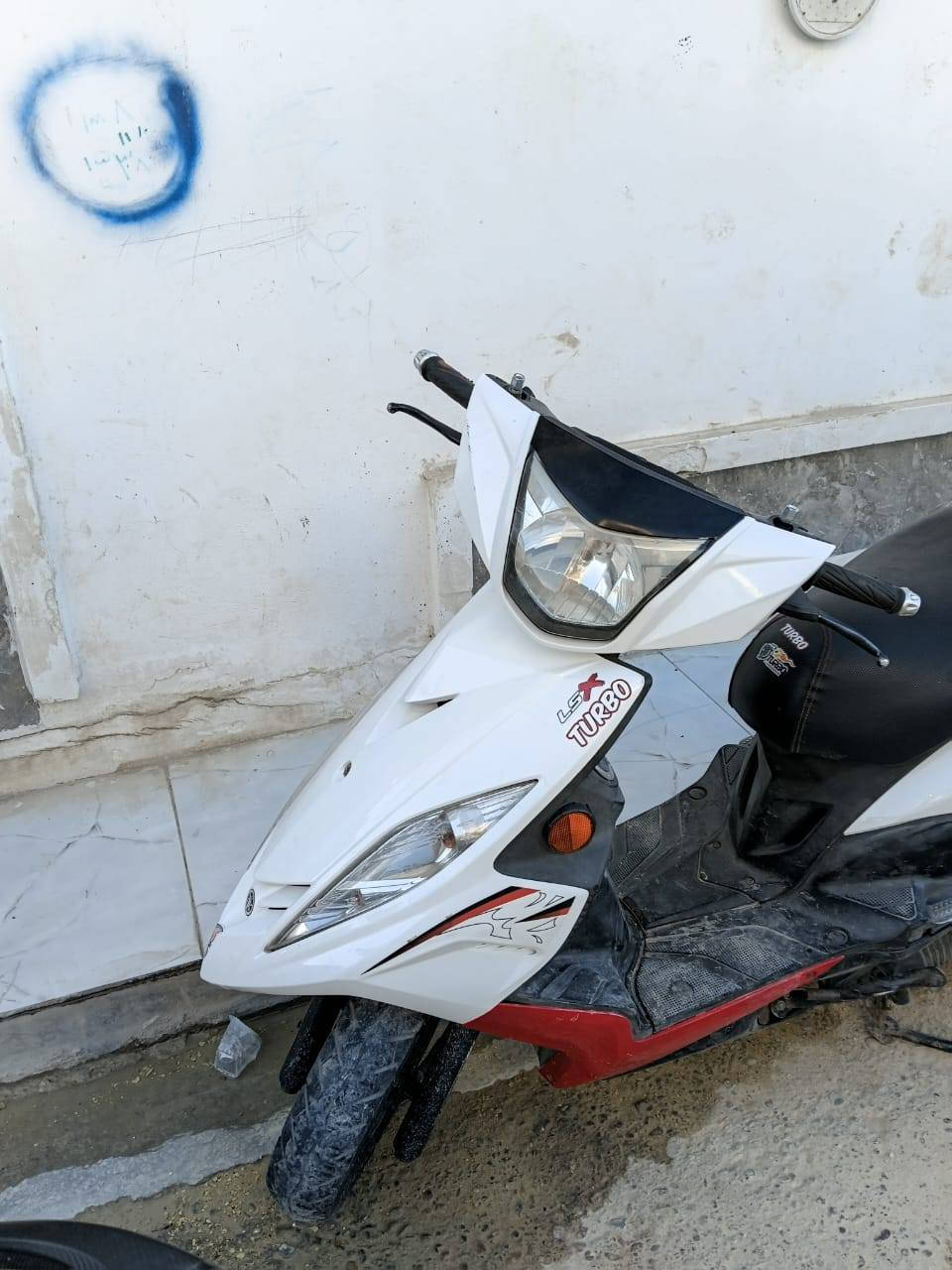 سلام عليكم جيتي ار للبيع صار 20يوم نزلتهه من رمبه محتاج واريد ابيعهه دراجه كفاله عامه سعر مليون 100وبيهه مجال ***********
