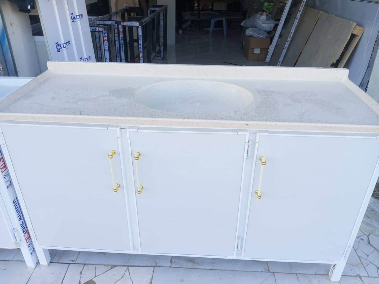 سلام عليكم متوفر جميع كاونترات مستخدم ول جديد بيع وشرا جديد مراوس مستخدم معه الفرق مكان ناصريه حي  فدا شارع مدارس رقم الهاتف *********** مرمر
