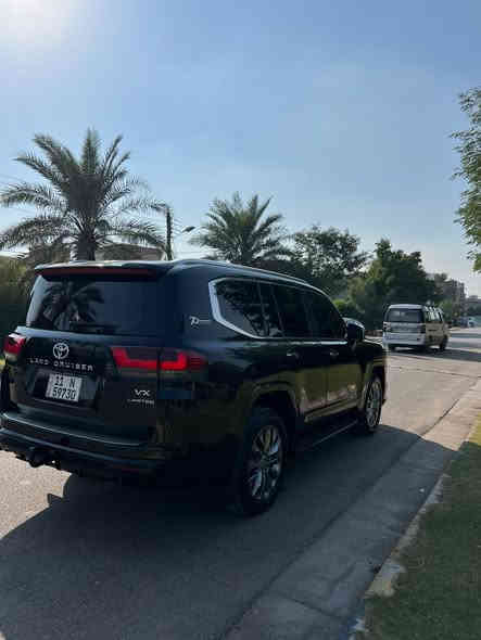 لاندكروز( VX ) SAS) 
2022) تنفس طبيعي 4000
مغلفه كامل PPF
ماشيه 49 الف 
رقم بغداد 
  فول مواصفات  بريم اصل 
بصمهً - فتحه - شاشه كبيره - جلد اصلي وتبريد تدفئه كشن 
لايت عدسه كشن  خزن 
  ويل كب  شاشات تطبيق 
وباقي المواصفات المعروفه 
 السياره مكفوله من الصبغ 
بيه PDR
3 أماكن 
السعر 625 وبيه مجال 
مكان السياره بغداد حي الجآمعه 
***********
