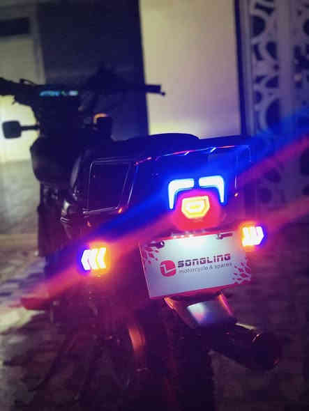 الاسلام عليكم دراجة سولنك 2024.  طالعة بل 25.   داجة مكفولة كفالة عامة.    جديدة بوضع الشركة.   كل نقصً مابيها كهربائيات سلف كلها شغالة.      سعرهاا 750. الف مجاهلها حكً الجية   مكاني صويرة.  ***********
