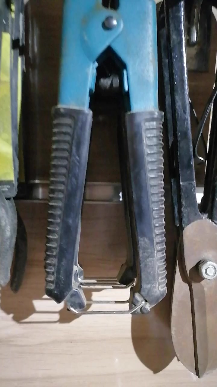 يوجد لدينا مواد نشايه البيع مكان حديثه حي العسكري قرب اذاعه رقم الهاتف ***********
