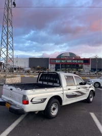 ٢٠٠٤ • قير يدوي • نضيف