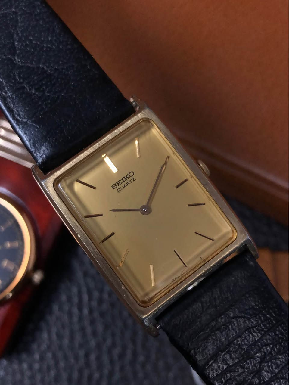 الماركة : SEIKO - Tank
الماكنة : كوارتز - ياباني 🇯🇵
المميزات : قطعة تانك الأبعاد 25*35 ، حزام مستبدل ￼apollo ، حجرين داخل الماكنة 
السعر : ( 60 ) الف فقط 

للحجز على الخاص 📥 البصرة, العراق


**إذا كنت صاحب هذا الإعلان وتريد حذفه لأي سبب، رجاءا أرسل رسالة إلى الدعم الفني**