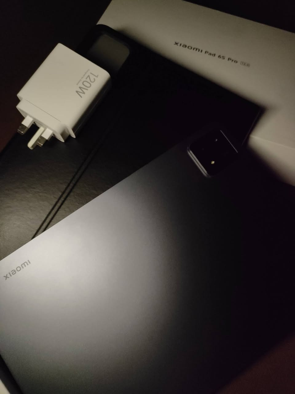 شاومي باد 6S برو - Xiaomi Pad 6S Pro

الشاشة: 12.4 إنش IPS LCD دقة 3K
 معدل تحديث 144

المعالج Snapdragon 8 Gen 2
الذاكرة العشوائية 12+12=24  RAM 
التخزين الداخلي:  512 GB

الكاميرا الخلفية: 50 ميجابكسل
الكاميرا الأمامية: 32 ميجابكسل

البطارية 10,000mAh مع شحن سريع 120 واط

الصوت: 6 سماعات ستيريو مدعومة بتقنيات Dolby Atmos

الجهاز نضيف استعمال دراسة معا ملحقات كاملة 
السعر 500 وبيه مجال بسيط كلش
تواصل ***********
