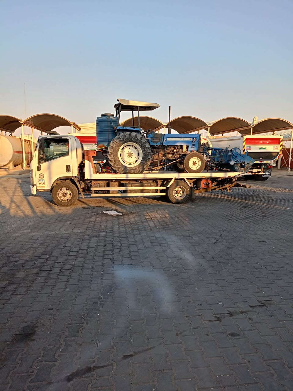 سلام عليكم ازوزه موديل 2015 سطحه وخاشوكه رقم سليمانيه   بس وكاله اسويلك يعني سياره ما تداور بسم شريكه سياره رادلهه كاور نقصهه مكينه جديده بل كارتون مكان سياره بصره ام قصر سعر 125 وبيهه مجال 
 رقم تلفوني ما اجاوب واتساب ***********
