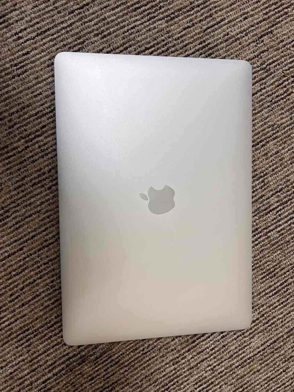 السلام عليكم ماك بوك برو M2 استخدام بسيط الذاكره 256 ملحقات كلهة كامله نضافه 98‎%‎ للبيع 

للتواصل ***********
