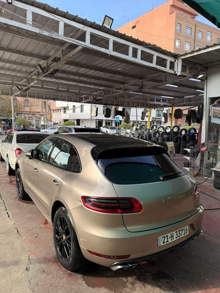 Porsche Macan نسخة (s)
• بورش ماكان موديل 15
V6 تيربو • سعة 3.0 لتر

فول مواصفات شنو الي ببالك موجود بيها 

رادارات 
حساسات امامي خلفي
شاشة كبيره
جكات
فجوج رياضي احمر بلاد
جنطة شفط كهرباء
لايت داينمك
بك لايت ليد
انارة ترحيب
داخل ابيض
كشنات كهرباء + تدفئه ، تبريد 
فتحة سقف بانوراما 
نظام صوتي فاخر BOSE
نظام ملاحة 
السعر 205 وبيها مجال 
 السياره حادثها سحطي خشم البنيد مصبوغ وخدش باب السايق ومصبوغه فقط
📞 للاستفسار ***********
