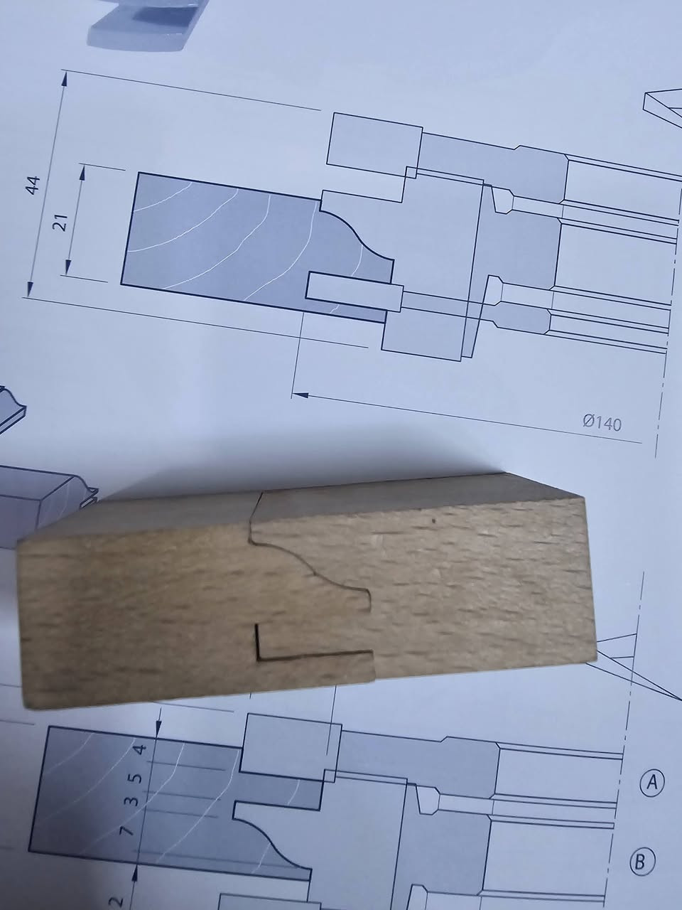 السلام عليكم 
طوبة فريزة لعمل ابواب المطابخ من الخشب الخام ( تعباه ) 
ذات الشفرات الثابتة متكونة من 3 قطع  سيت 
يتوفر لدينا اكثر من 150 موديل من طوبات الفريزة 
الكود 2003 AA 
تعمل على سمك خشب من 21 ملم الى 44 ملم 
العرض 14 سم 
السمك 4.4 سم 
فتحتة الشفت 35 ملم 
باقي التفاصيل الفنية بالصور 
موقع المخزن بغداد قرب جزيرة بغداد السياحية 
مع امكانية التوصيل 
السعر 380 دولار 
للتواصل ***********
