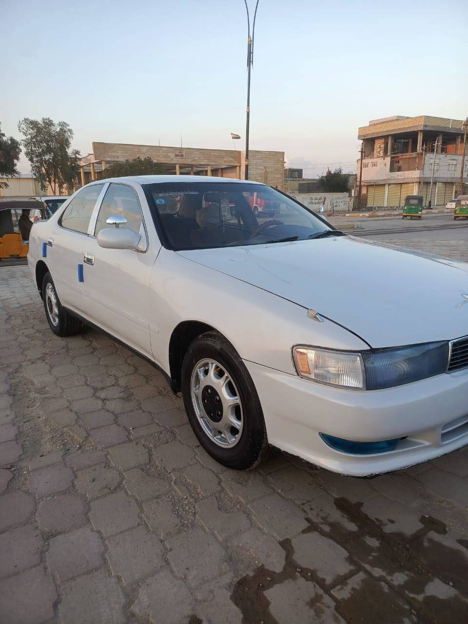 السلام عليكم كرسته للبيع موديل 93سياره مكفوله من الكص ونقل جثه العيب شرعي وضربه وصبق العام محرك وكير ونجي جديد حداديه جديده تخم تاير  رقم بصره مشروع وطني سنويه 27 سياره مال جناي رقم الهاتف  *********** مكان ناصريه غراف
