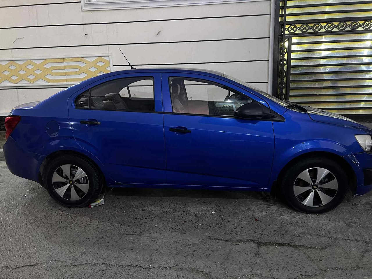 سونيك موديل 2012 رقم بغداد انكليزي سنويه لحد 29 تحويل مباشر السياره كلش نضيفه بلاديه بس بيهه رش جزء من البنيد مكينه وكير جيد جداً كهربائياتهه كلهه شغاله تبريد شغال غرفتهه كلش حلوه السعر 59 ورقه مكان السياره بغداد رقم الهاتف *********** بي واتساب ماجاوب خاص الخاص مغلق
