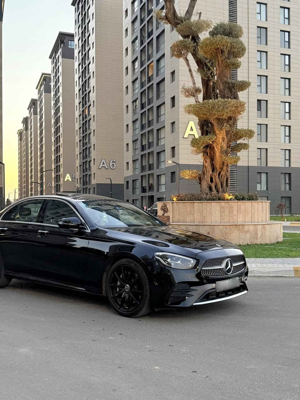 السلام عليكم
Mercedes E350 2022 للبيع
تو ويل (دفع خلفي)
دبل ماوس
شاشه تاج
قياده اليه
تحديد مسار
نقطه عمياء
رادار امامي 
رادار خلفي
اوتو بارك
حساس امامي خلفي
٤ كامرات
شاحن وايرلس 
جنطه كهرباء
لايتات زينون داينمك
بصمه ابواب
داخل لدات ٦٤ لون 
كشنات كهرباء
كشنات تدفئه
داخل جلد اسود 
ماشيه (٣٢ الف مايل )
السياره وارد امريكي (حادثها بس ربع بنيد  او الحادث سطحي بدون دواخل،او الباقي كله مكفول )
 #السعر 38,000$ اوبيها مجال 
للاتصال ؛ ***********
