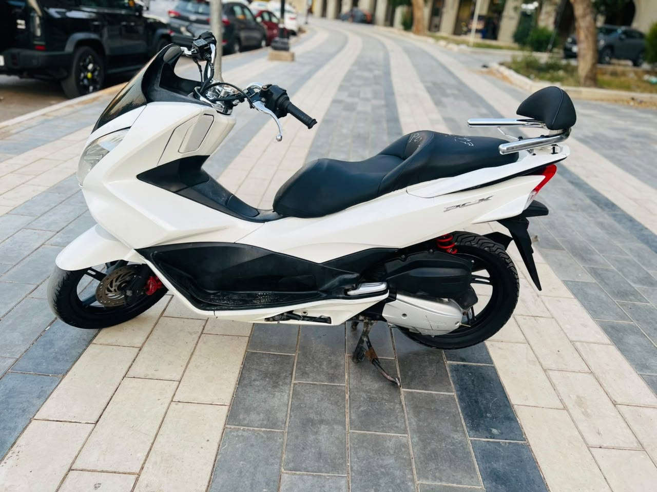 السلام عليكم دراجه PCX ياباني الجيل الثاني للبيع مكينه 150 حساس ازدحام  ياباني الاصلي دراجه مكفولة كفاله عامه مال جناي مكينه برغي ممفتوح بيه شلعه معدل فول ماشي 15 الف حقيقي السعر مليون 550 بيه مجال بسيط عنواني بغداد للاستفسار ***********
