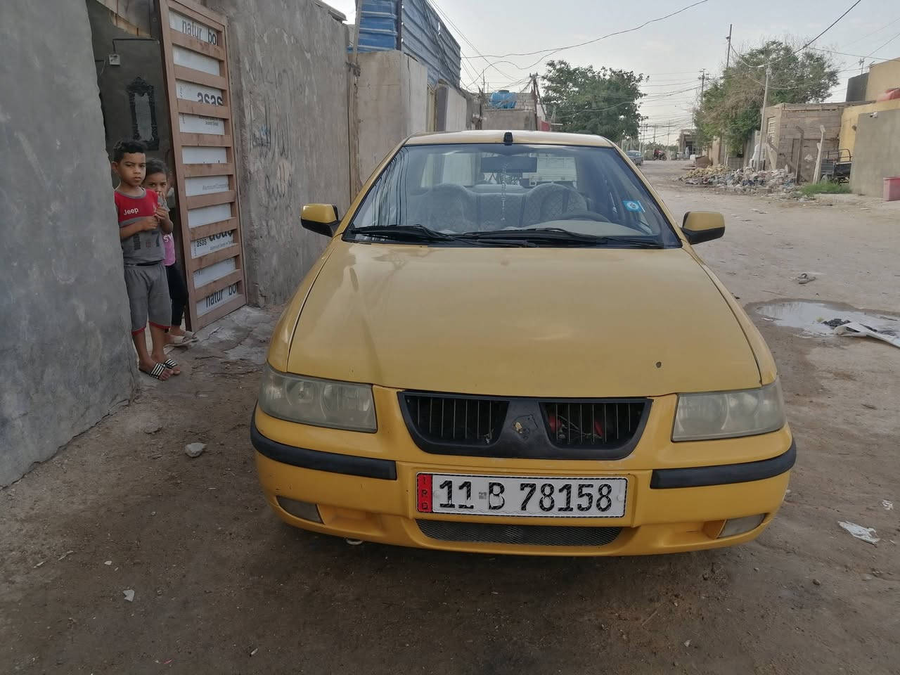 السلام عليكم سمند للبيع او مراوس بافيو السياره
كفاله عامه بيها بس بنيد بدل
2012رقم دولي بغداد بسمي 
السعر 48 وبها مجال قليل حك الجيه مكان السياره نجف البراكيه***********  
سياره حلوه حداديه 100/100
تخم تاير ابو الخطه جديد تبريد تدفئه كلها شغاله جاهزه صاعده هزه جديده مصفره هيئه وغرامت حره مامطلوبه
