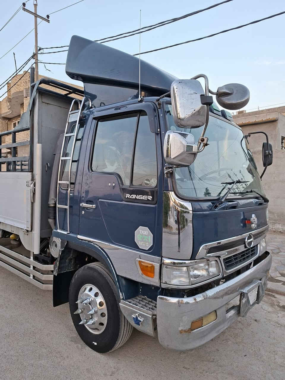 سلام عليكم هينو انكر للبيع موديل 98 اصل رقم بصرة تحويل ثاني يوم مكينه 80 فووول عادي طول سته وربع مكفوله العنوان واسط الصويرة ***********
