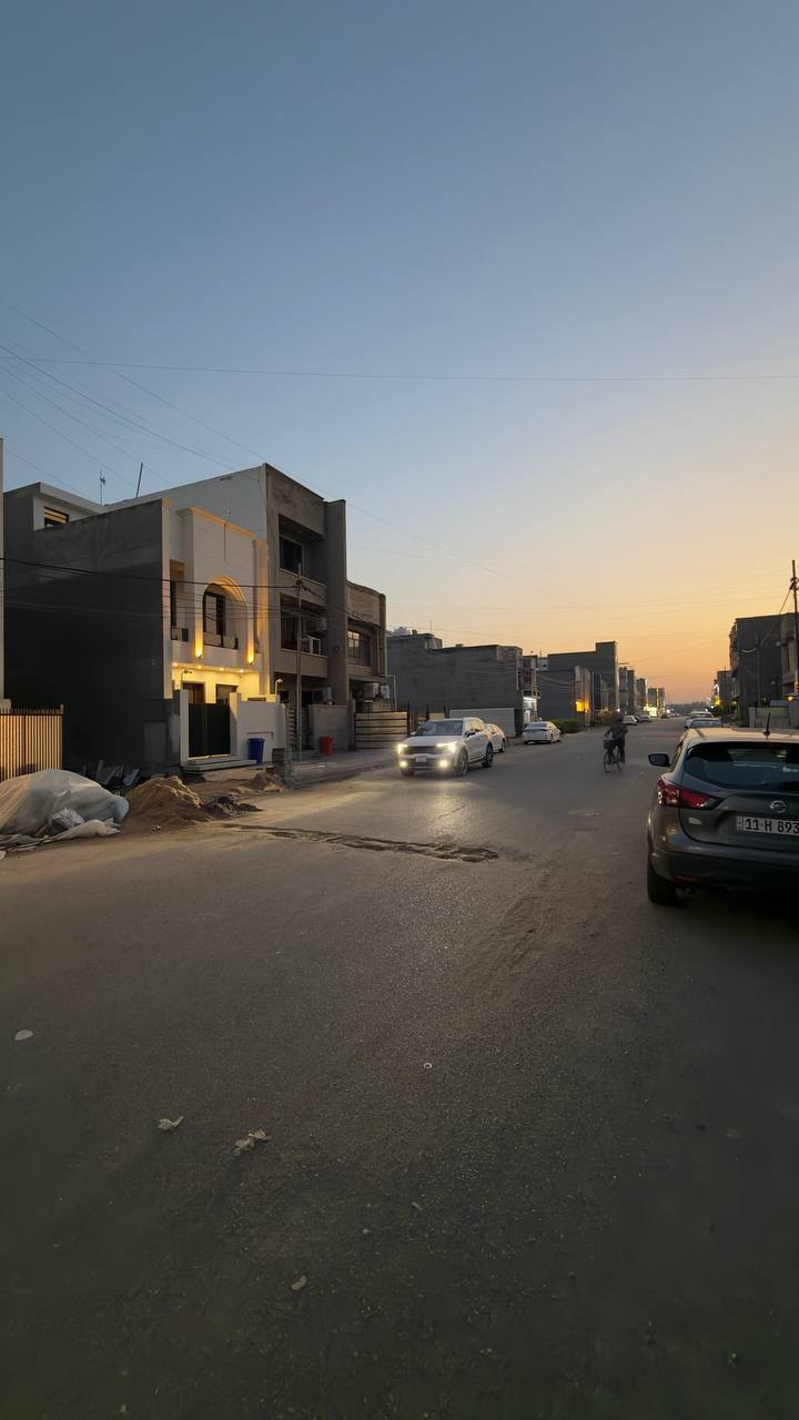 مشتمل للبيع 100م² في حي الجهاد (المسألة والعدالة) على شارع 20م. 🏗️
بناء حديث 2026 (قيد الإنشاء) بواجهة مرمرية. 🏠
يتكون من: 3 غرف نوم، صالة، مطبخ، و2 حمامات. 🛋️🚿
موقع مميز مجاور لمجمع النسيم. 📍
للبيع التسليم قريبًا. ✅
للحجز: *********** واتساب
(مكتب العدل العقار). 📞
