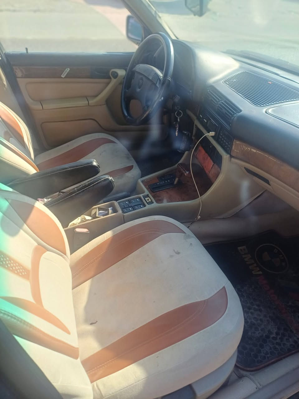 السلام عليكم السياره بي ام موديل 92 نظيفه خير من الله بيع او مراوس ***********
