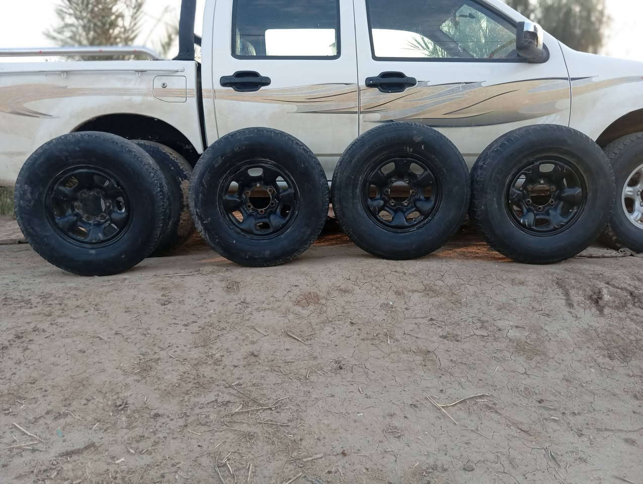 للبيع تخم تاير ١٥على٢٥٥على٧٠ويل كب اصلي مال فور ويل يرهم للصيني اخو الجديد السعر٢٠٠ وبيه مجال بابل الشوملي ***********
