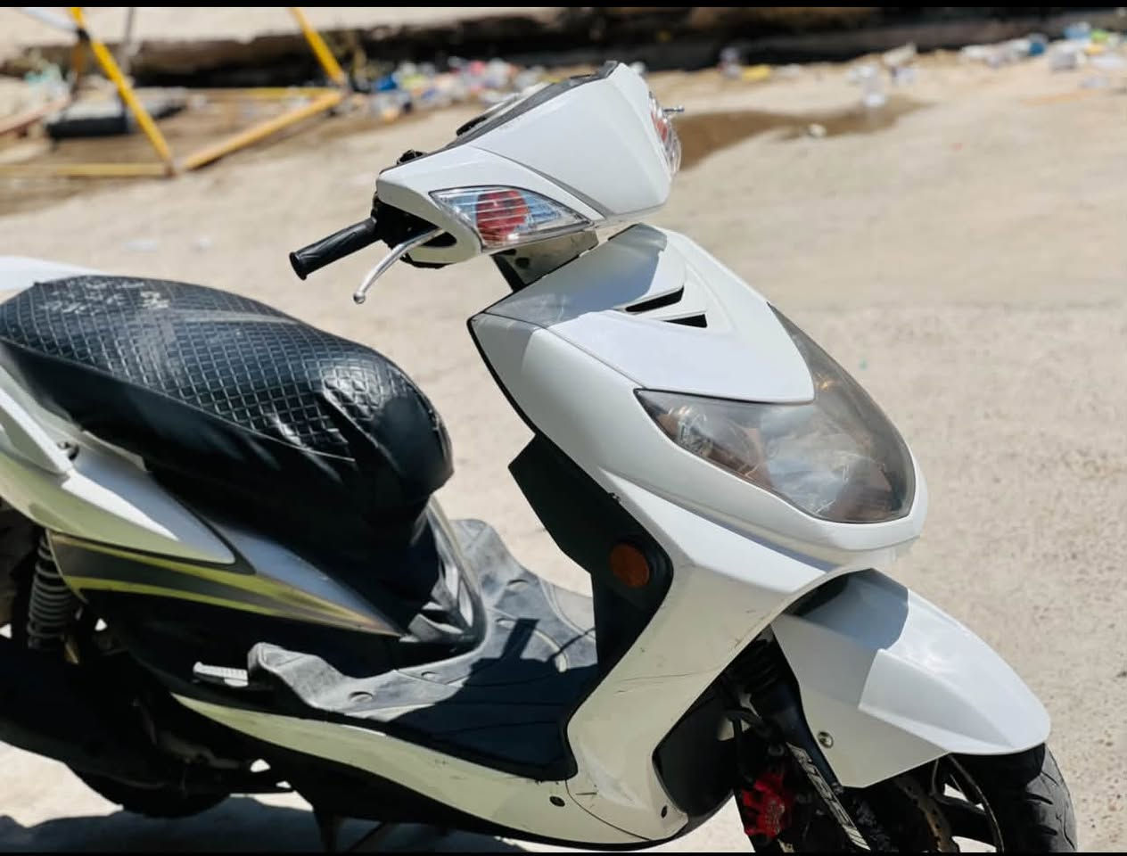السلام عليكم للبيع دراجه سنكس فحل كوري
نوزل خطين محرك برغي مامفتوح شلعه معدل خير من الله  كهربيات كله شغاله دبل إشاره اشاره لايت زنون 

مكاني _بغداد شراي راسلني مو شراي لا تراسل 

سعره _مليون 100

***********
