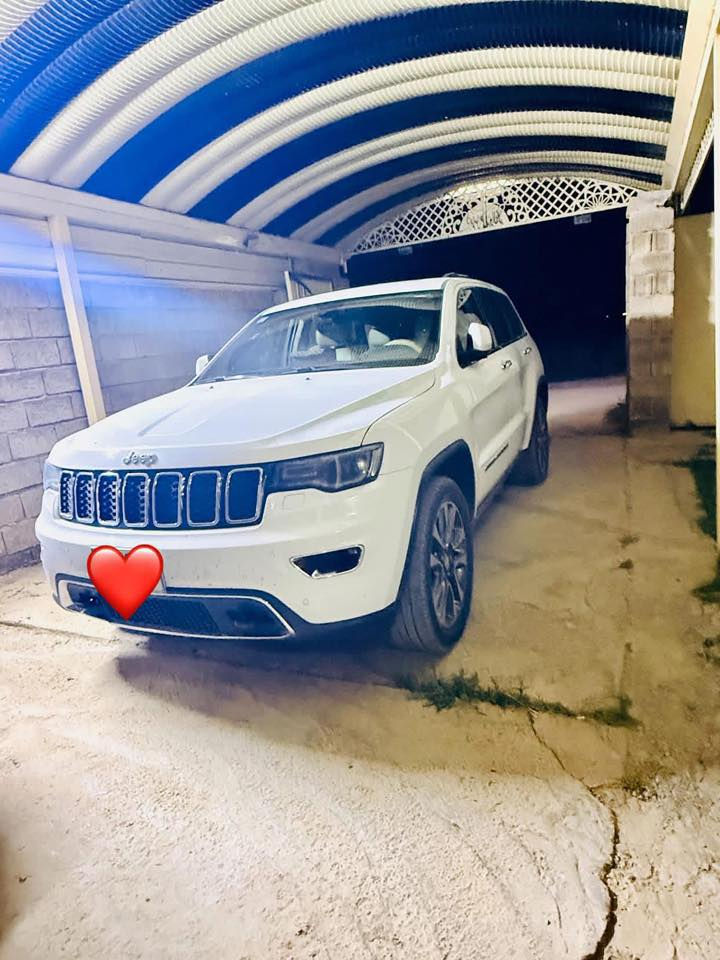 جيب Jeep Grand Cherokee للبيع

2018 لمتد بلاص 

فول مواصفات 1/1 خليجي

لون أبيض

مواصفات 

بانوراما . بصمة . تشغيل عن بعد . مقاعد جلد . تبريد وتسخين . كامرات وحساسات . رادار امامي وخلفي 

رادار توقف ذاتي خلفي 

 . 3 شاشات كبيرة 

. إنارة LED

بيه هواي مواصفات #لمتد_الـبلاص 

فول مواصفات ما عدى جكات

السياره خير من الله استخدام شخصي 

ممشى 130 ألف قابل للزياده

الاستفسار اكثر تواصل الخاص او الاتصال ع رقم تالي 

***********

رقم مميز خصوصي بغداد **888 

#السياره_احلا_من_الصوره
