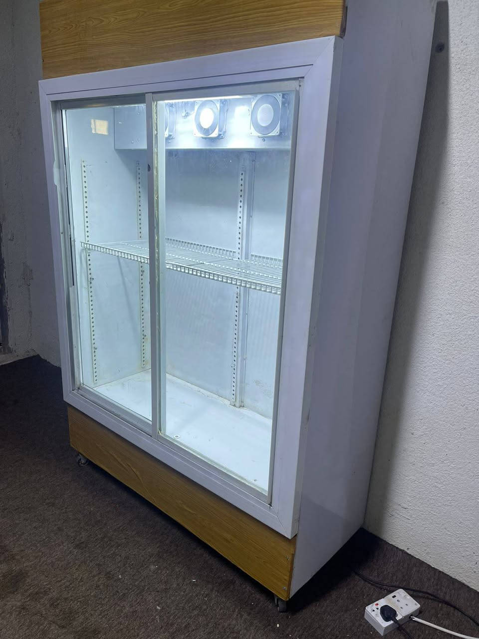 عارضة للبيع باله مال كويت شرط الشغل (العرض ١٣٠)(ورتفاع ١٩٦)الاتصال على واتساب ***********
