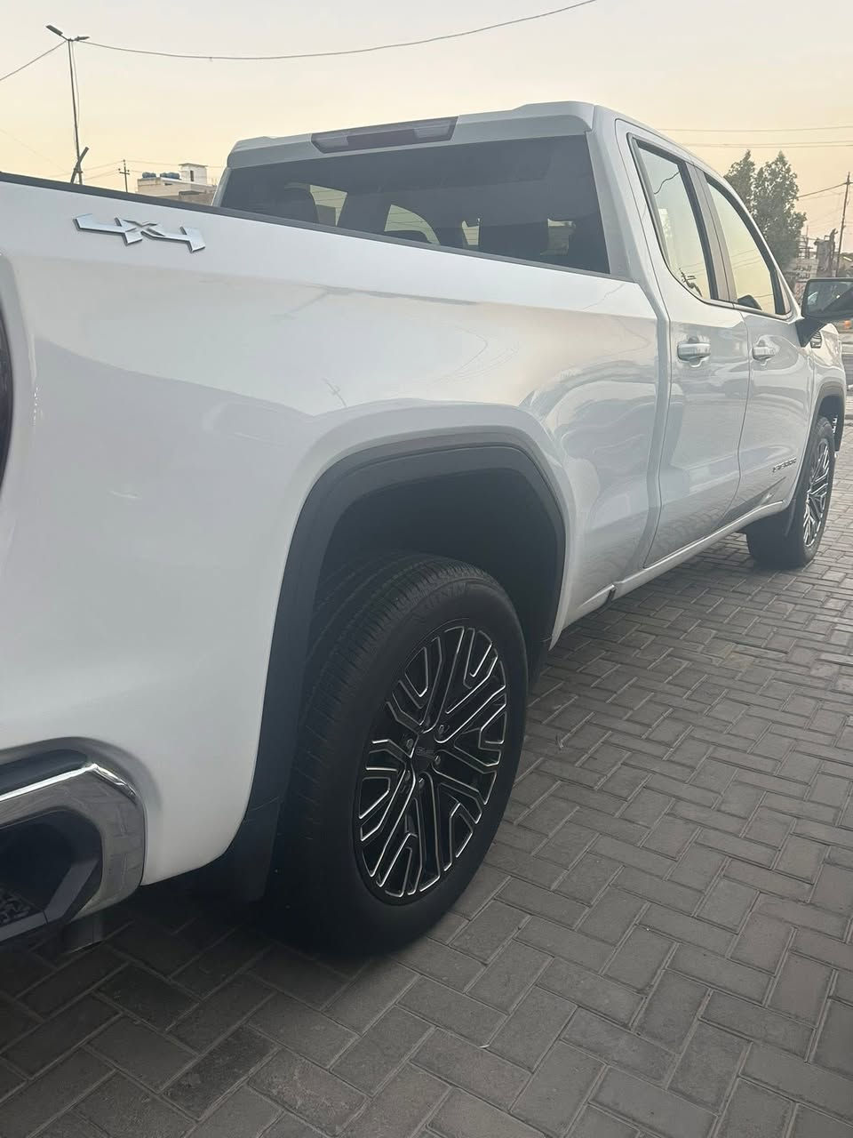 2023 GMC SIERRA K15 5.3
تشغيل بصمة 
شاشة كبيرة
حساس امامي خلفي   حادث بنيد فقط السعر26500$
تحكم مقود
ويل22
تحكم مقود
كامرة360
لايت زنون اصلي
وباقي المواصفات الاخرى ‭٠٧٧١ ٢٤٣ ٠٤٧٨
