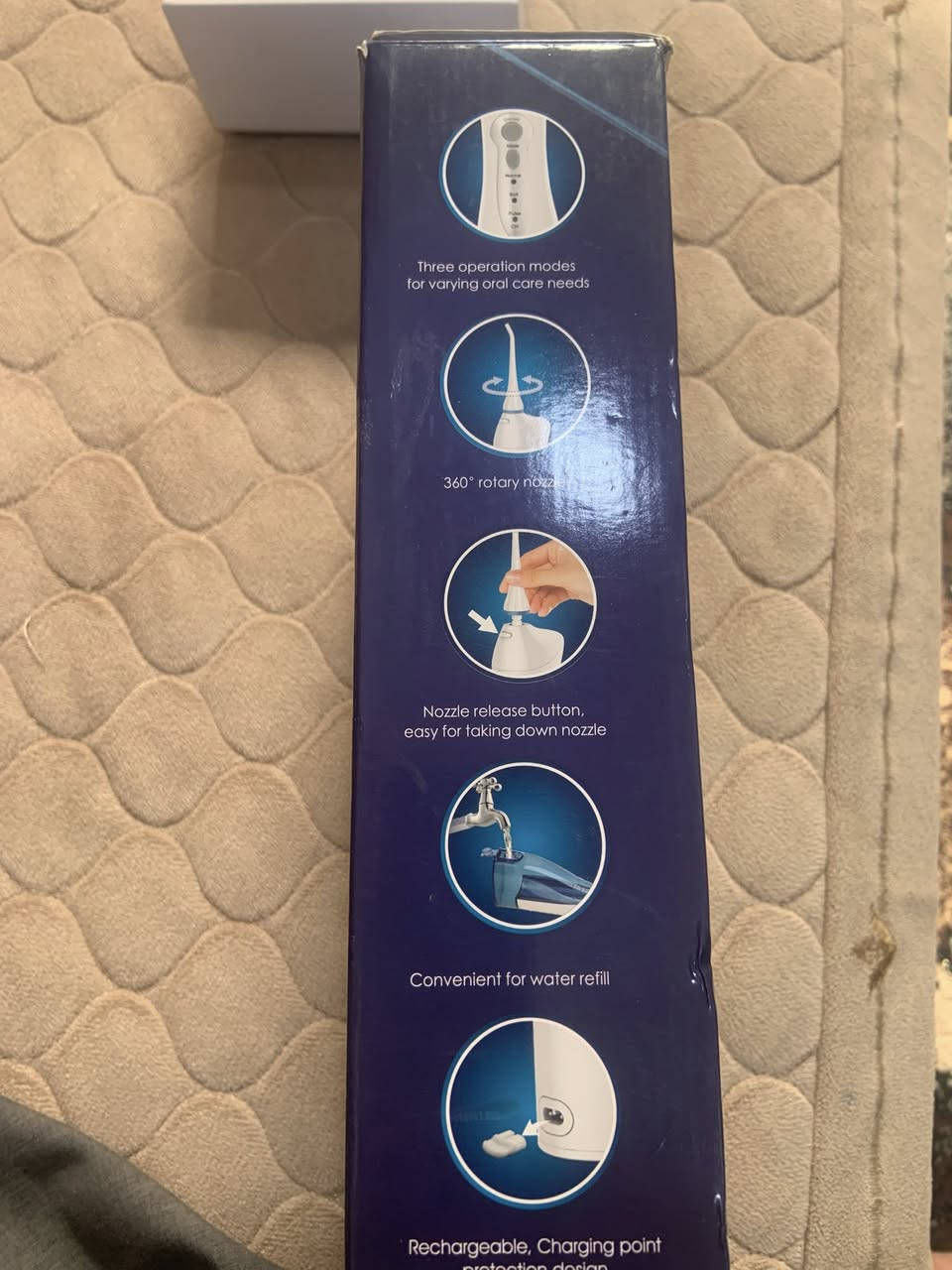 هذا الجهاز هو خيط الأسنان المائي (Water Flosser) من العلامة التجارية Hangsun، وهو أداة محمولة مصممة للعناية بصحة الفم والأسنان. يعمل الجهاز بتقنية ضخ الماء بضغط عالٍ لتنظيف الأماكن الضيقة التي يصعب على فرشاة الأسنان التقليدية الوصول إليها، مما يساعد في إزالة بقايا الطعام والترسبات بفعالية. يساعد في الوقاية من تسوس الأسنان والحفاظ على لثة صحية مثالي لمن لديهم تقويم أسنان، جسور، أو تيجان، حيث ينظف حولها بلطف ودون ضرر.يساهم في تقليل جيوب اللثة وإزالة رائحة الفم الكريهةالناتجة عن بقايا الطعام. السعر ١٥ الف


**إذا كنت صاحب هذا الإعلان وتريد حذفه لأي سبب، رجاءا أرسل رسالة إلى الدعم الفني**