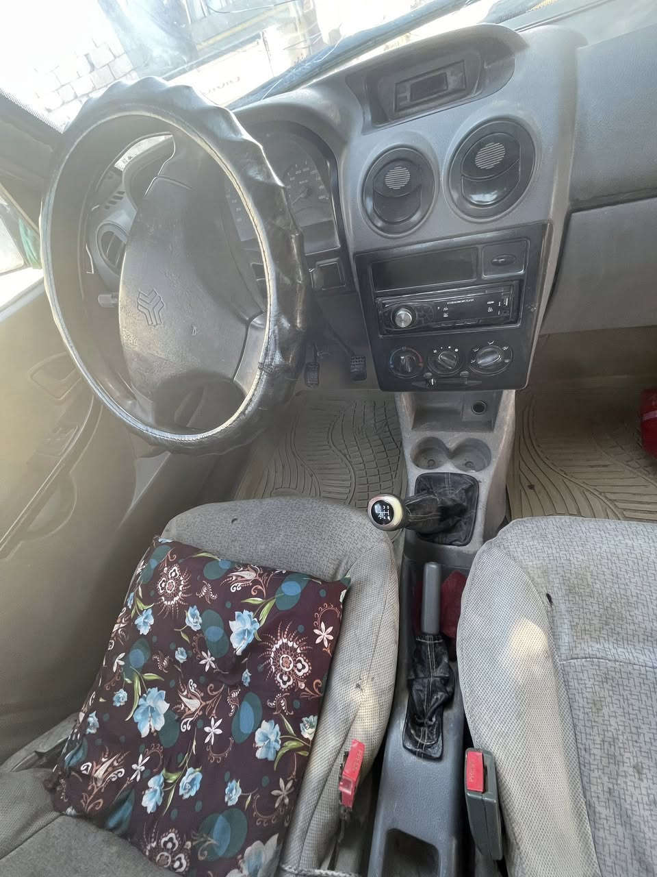 سلام عليكم سايبه 2012رقم بصره  كامله مكمله تبريد شغال محرك سيفه بيه بس الخياسات كما موضح بصوره تخم تاير سعره 16وبيه مجال //مكان بابل شوملي//***********
