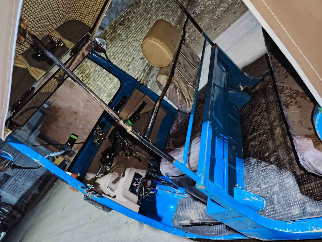 السلام عليكم تكتك ٢٢٠ شهر ١١ مرقمة سنوية تكتك نضيفة  مال جناي السعر ٦٨٠٠ بدون عملة  المكان سبع قصور قرب السيطرة  هذا رقم صاحبهة ***********
