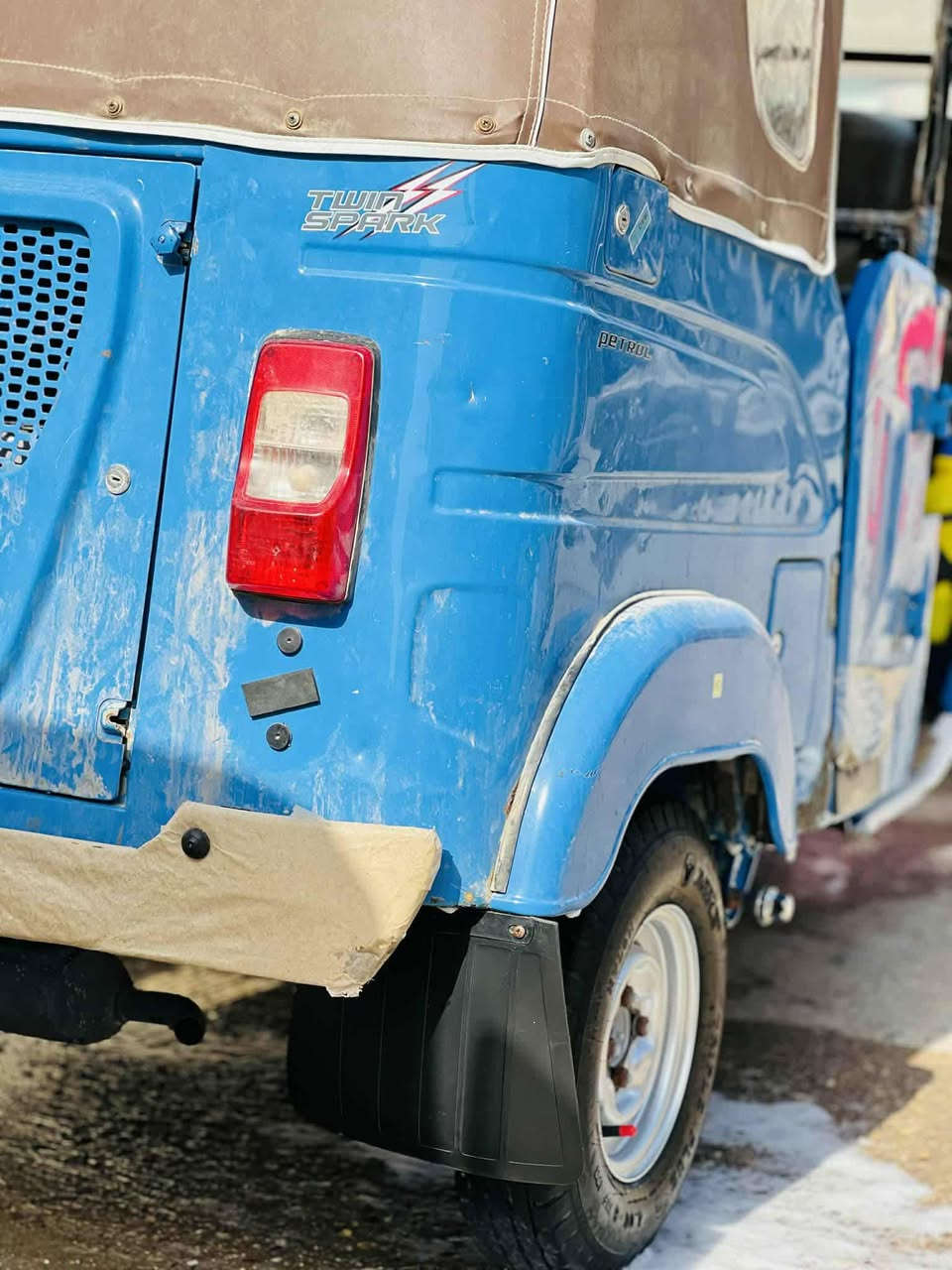 سلام عليكم تكتك البيع مديل 22 شهر 11 مضلع رقم وسنويه كفاله عامه من لشخط مكاني ناصريه قضاء الرفاعي سعره 9800 وبيه مجال الطيبين مكلف مكلف بنشر التصال ***********
