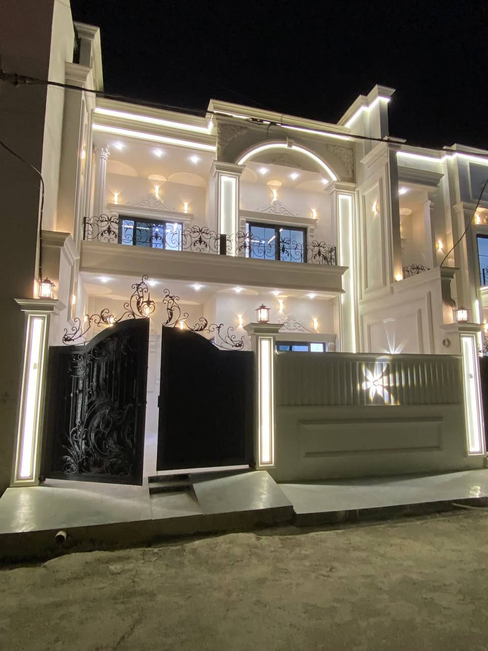 اعلان 580
دار للبيع طابقين 4 غرف نوم 
نوع_الملك :-  طابو صرف  
# @مساحه 150 واجها 7 ونص 
#السعر تفضل بكلمه تم هاص 
الموقع حي المعلمين خلف حلويات شكرجي ولمستوصف      
الأتصال على الارقام التالية :
📞***********
📞***********
أو مراسلتنا عبر { ــــ وتساب ــــ  } 
أو مراجعة #مكتب #كركوك الاجمل  للعقارات ولمقاولات حي العسكري بجانب موقف الكوسترات 
{  #نتشرف #بزيارتكم ونستقبل كافه عروظكم
