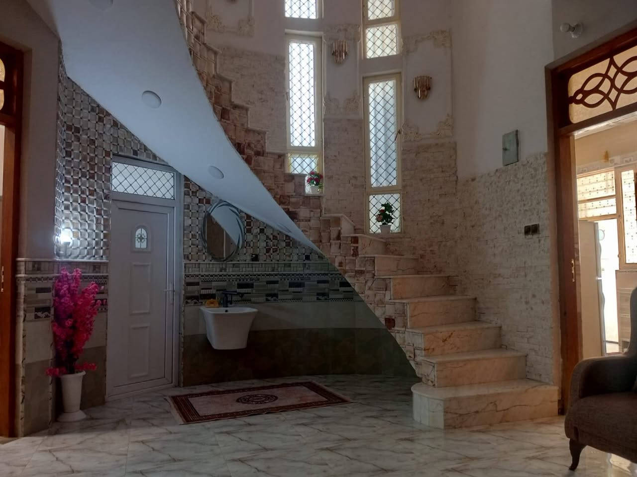 بيت للبيع طابو منطقه مقاطعة 5 قرب دار مسنين مساحته 200 بناء حديث متوفر خدمات ماء + كهرباء موقعه على شارع 30 سعر 143 مليون وبي مجال 
***********
