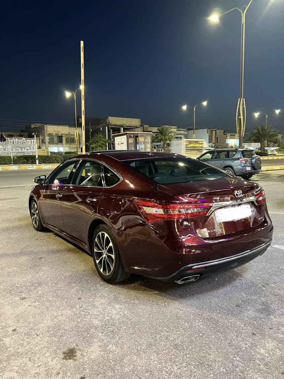 السلام عليكم ورحمة الله وبركاته
2016 Toyota Avalon XLE

وارد امريكي ( صور الحادث مرفقة ) 

*مقاعد جلد كهربائية دوشمة جديدة مع أمكانيه تعديل مقاعد 8 وضعيات 
 * شاشة 
*نظام صوتي ENTUNE  8 سماعات صوتها رهيب 
* كاميرا خلفية 
*تشغيل بصمة 
*منافذ AUX/USB
*فتحة سقف
*حساس جام 
*تدفئة مقاعد
*انظمه SPRT , ECO , NORM
——————————————
انظمة الأمان والسلامة :

* 10 وسائد  هوائية  (امامية ، جانبية ،ستائرية ، للركبة )
*فرامل ABS  مع توزيع الكتروني للفرامل EBD ونظام مساعد فرامل BA 
*نظام مراقبة ضغط الإطارات 
*مثبت سرعة
*نظام  مساعدة صعود مرتفعات عالية  

——————————————
السعر = 18.500$ وبيه مجال 

للأتصال : ***********

مكان السيارة : الفلوجة
