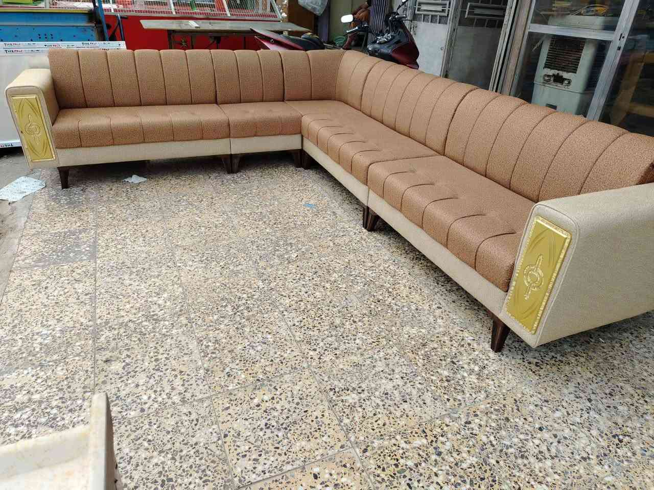 السلام عليكم
توفرت اطقم دواوين شغل عراقي درجة اولى
10 مقاعد
سفنج درجه اولى اكسترا
خشب جام روسي
المقعد بلوك اسود
بسعر 450 الف شامل التوصيل مجاني داخل بغداد
مع ضمان سنتين
للحجز والاستفسار الاتصال على الرقم ***********
