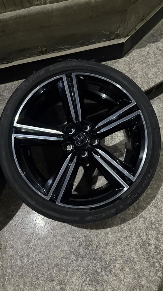 سلام عليكم اللهم صلي على محمد وال محمد 
ويل كب هوندا اكورد حجم 19 عدد 2 
مع الحساس والتاير نص عمر 
الويل كلش نظيف لا عواج ولا تصليح ولا فطر بحالة جيد جداً 
سعر التك ١٧٥ الف من الاخير وماكو بهيج سعر 
اليريدهم
***********
