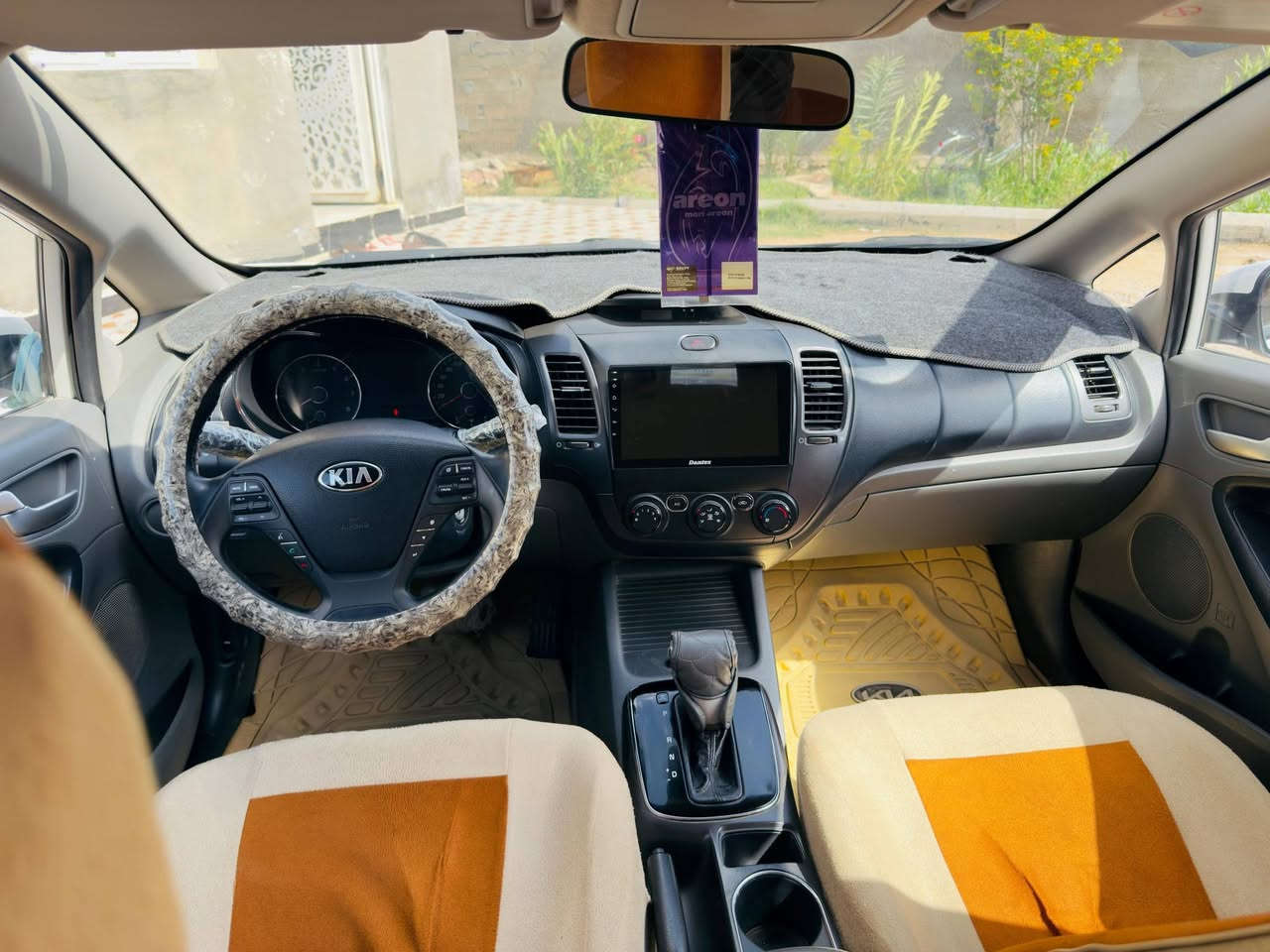 سلام عليكم سيراتو للبيع 2017 رقم مثنى دولي هزه وسنويه جديده  خليجي مكفوله من الفتح وتبديل والصبغ والمعجون فقط مكانات بارد بسيط سياره جاهزه من جميع النواحي ماشيه 188 الف حقيقي محرك وكير شرط  وحداديه جديده  دواخل نضيف كلش سياره وتبريد ثلج تخم تاير جديده    جديده سياره احله من صور
السياره استخدام شخصي
مواصفات سياره

مري شفط
تحكم ستيرن جهتين
ويل كب خمس
داخل لونين
لون ابيض صدفي
حساسات
كامره
شاشه
ريموت
بلاجكتور
محرك 1600 دوش المرغوب
 يدات ستيل

سعره سياره 139  وبيه مجال بسيط    ال شراي مكان سماوه اي استفسار اتصال *********** المو شراي لا يكسر بحلال العالم.
