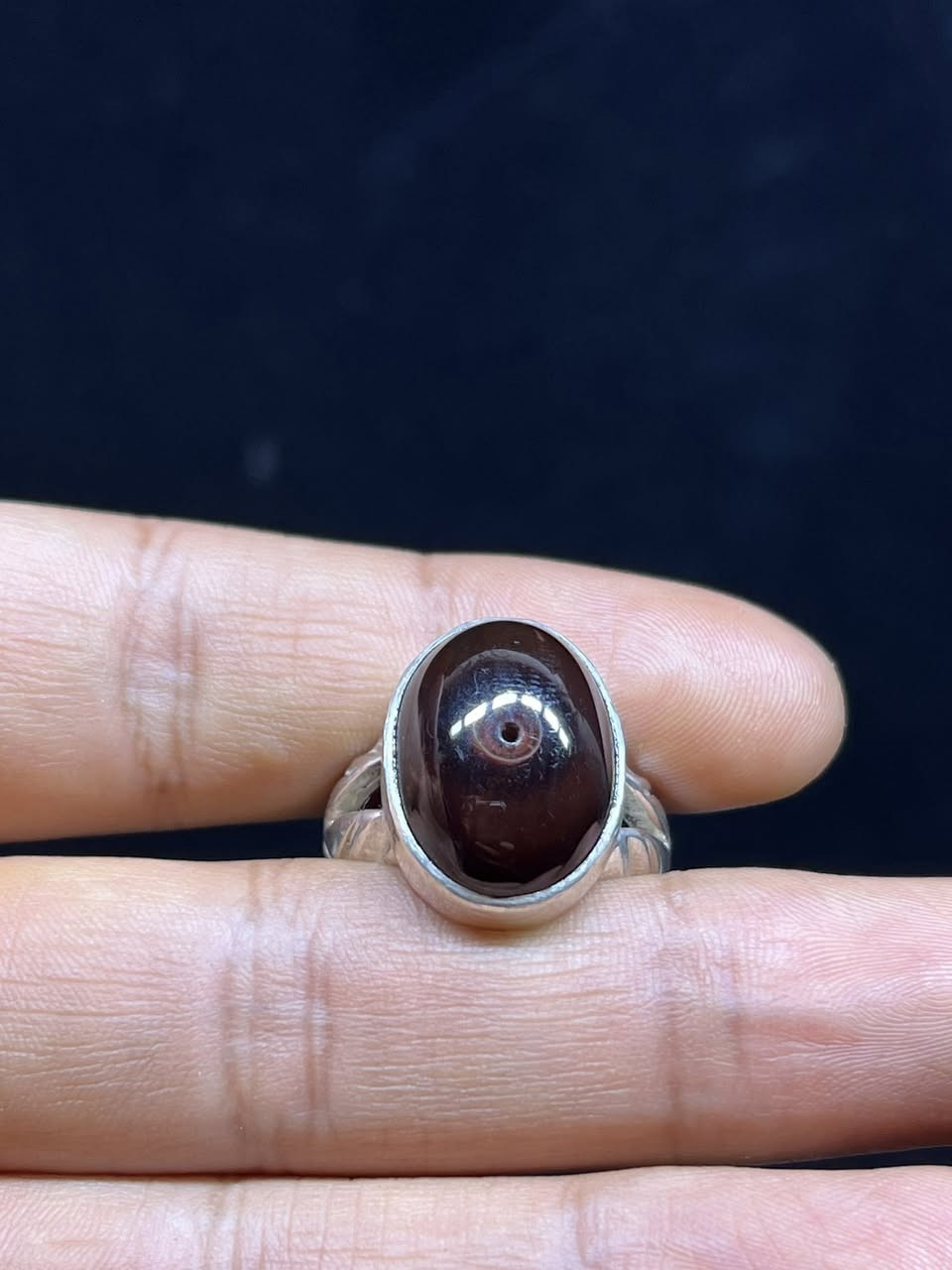 ً
خاتم سليماني احمر ً

صياغة يدوية

الشراي***********

المكان بغداد حي اور
