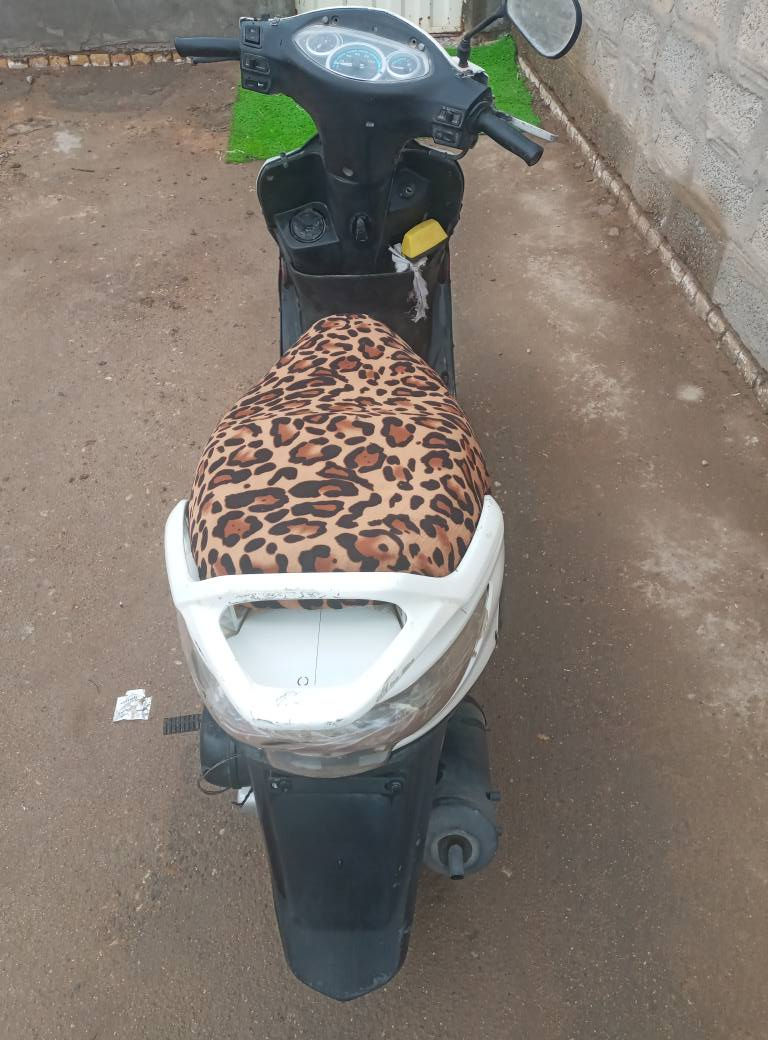 دراجه البيع سعر ٢٥٠ وبيها مجال 
***********
